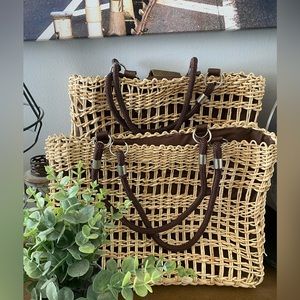 A pair of woven straw bags! Excellent condition!